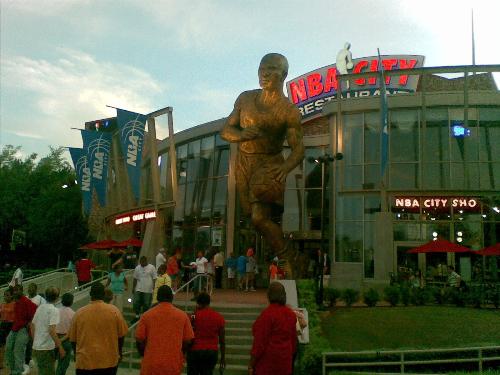 dine-in at nba restaurant  - I had an experience dining in at NBA restaurant in universal studio orlando . the place is good and nice ambiance. A lot of NBA video footage are showing inide. You can even participate in a three-point shoot for a $5 paricipation fee. Try to visit it and dine in.