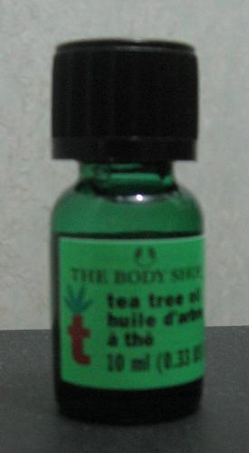 tea tree oil - just bought this today from body shop. i have no plans of buying anything it just so happened that when we finished eating at shakeys... i went out and right beside shakeys is the body shop store...and it has a huge sale sign of tea tree oil for only 295 (before 395). well...saving 100 is a lot nowadays!