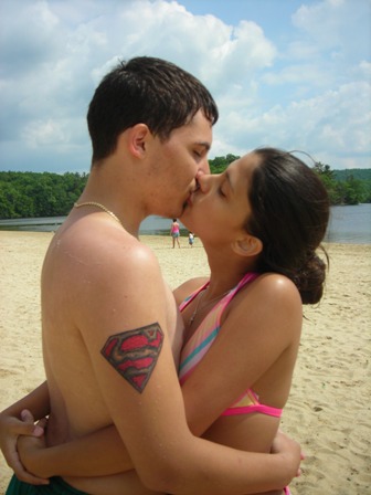 kiss - i love this kiss picture, its perfect. dont you think so lol i love him so much cant you tell he makes me so happy =]