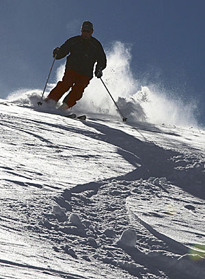 Offpistskiing - Offpisstskiing in deep snowe