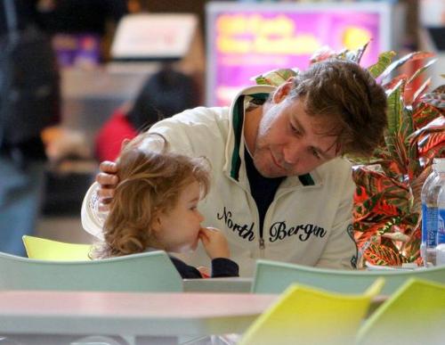 Russel Crowe as a dad - Russel Crowe as a dad, March 5, 2005