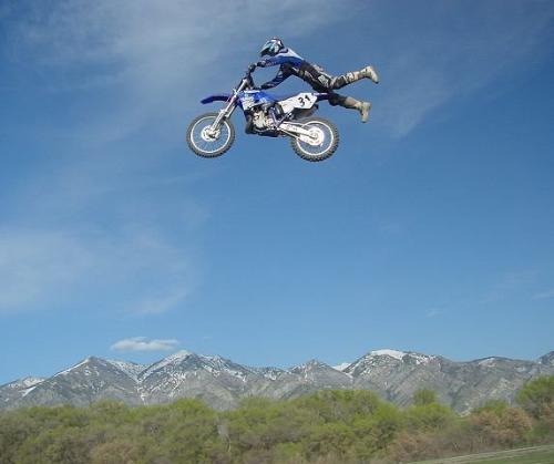 up in the sky - hahah see this guyz up in the sky flying this is true reaallyy dangerous but i id it hheheehhe can't you see meee up there wahhh that was a wonderful experience of mine!!!!