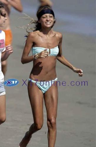 Nicole Richie - Nicole Richie on the beach looking anorexic