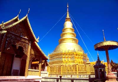 temples in thailand - Thailand is a country which well known for its temples! Buddhim is the religion of the majority of the people there and its really interesting the way they built their temples which have aged a hundred years back i guess, but these temples still look like new as shown in the pictures.. I will finally see them face to face soon!!