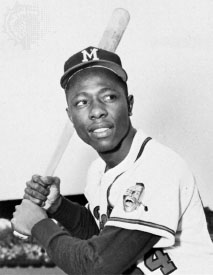 Classic Hank Aaron photo - This is a classic picture of the greatest homerum hitter in baseball history, Hank Aaron