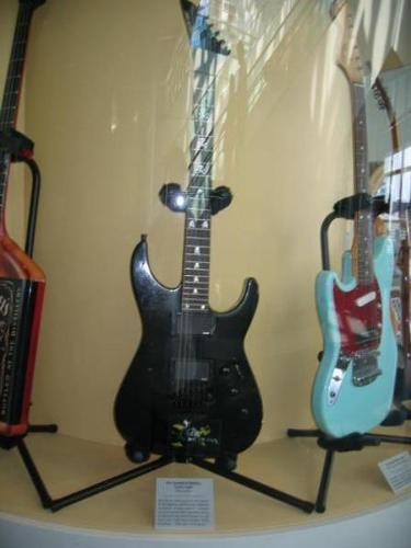 Kirk Hammets Guitar - This is kirk hammets guitar, expensive!