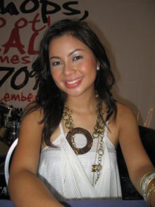 sitti - at autograph signing
