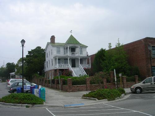 Beaufort - Here is a picture of another historical house in Beaufort, North Carolina. There are quite a few of homes in this town that were built in the 1800's.