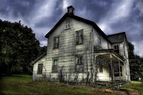Haunted house - Would you be able to live in a haunted house - one that looks like this?