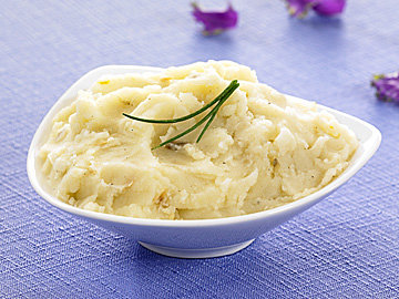 Garlic Mashed Potatos - I do love mashed potatos, but garlic mashed potatos are the best ones to have. I love having a little hint of garlic in my food! YUMMY!