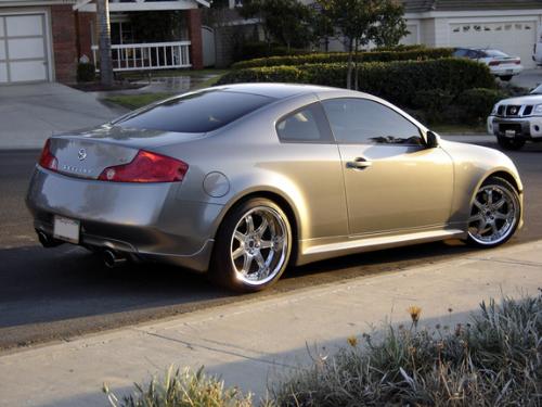2005 Nissan Skyline GT-R - Silver 2005 Nissan Skyline GT-R with blue HIDs of rear passenger's side parked on street