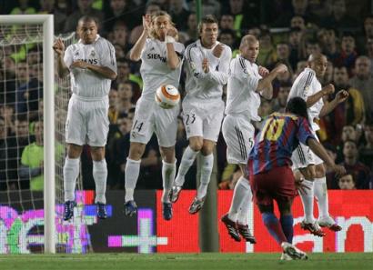 Real madrid - Real madrid players during a free kick