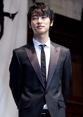 joo ji-hoon - he is prince gian or prince lee xin in 'princess hours'.