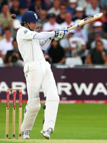 micheal vaughan  - Micheal Vaughan playing a great pull shot against India in the 2nd test match