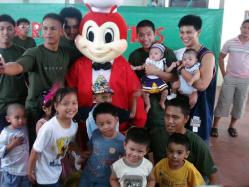 mc monalds or jollibee love kids - which do you prefer to eat