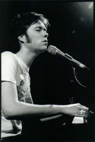 Rufus Wainwright - Singer/songwriter Rufus Wainwright performing at the piano during a concert.
