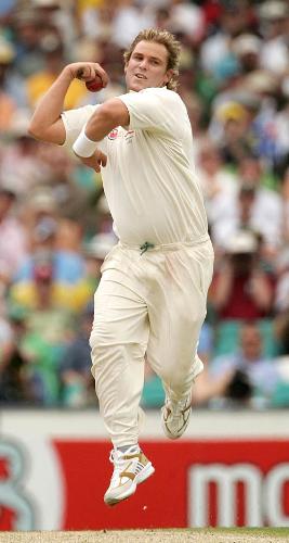 Shane Warne - Sharne Warne about to bowl with a loving action