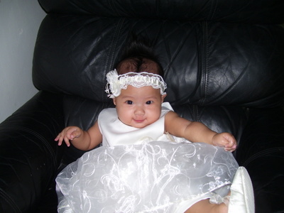 my pamangkin - is she cute? dis is my pamangkin, she's 6 months old now.. her name is reese leela..
