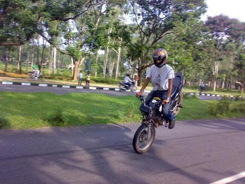 Bike Stunts - Stunts ..On Road  Side Near My Home Reply