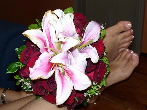 Wedding bouquet of my sis .... just playing some f - I love taking playful shots really. This is one proof. Enjoy!
