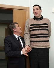 Leonid stadnik  - This is leonid stadnik with the urkainian president shaking hands.