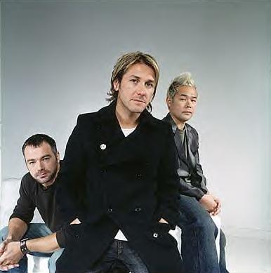 Feeder - Grant Nicholas, Taka Hirose, Mark Richardson sitting