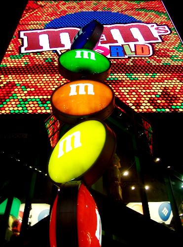 m&m - the display changes every so often, I did not count but I can guess there's about 10 different displays. It was fun just looking at it.