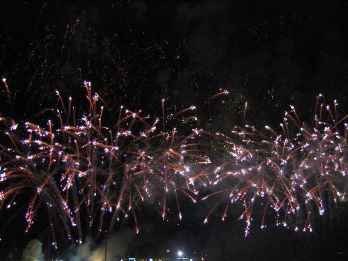 Pretty fireworks down at the bay in singapore 2 - Fireworks by a china company to commemorate national day in Singapore!