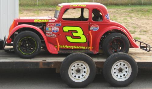 Another Great North Legend - This class of car runs on a 1250 CC Yamaha motorcycle engine. Fast & fun to watch. From Raveway Park Shakoppe Minnesota 8-17-07.