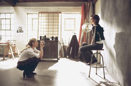 closer - Julia Roberts is a photographer in this film.