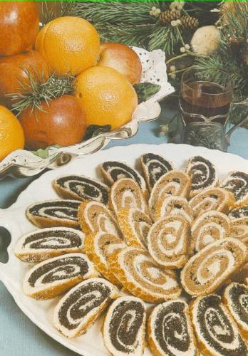 Walnut and Poppy Seed Milk Bread - This is Walnut and Poppy Seed Milk Bread, one of my nation's sweeties.  Usually we do it for christmas. Seems good, isn't it?