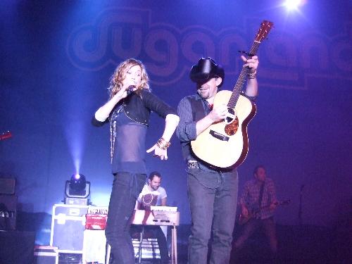 Sugarland - This is a photo of Jenn and Kristian 'dancin a blue streak around their livin room' during Settlin'.