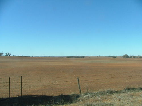 Baron earth. - Picture of a farm, near us. Baron dirt. The seasons are changing.