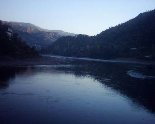 Muzaffarabad - here's another pic from muzzafrarabad Oct 2005