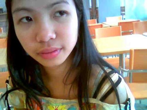 Krung krung - I was at Chowking here for breakfast. I was with my friend Kate and we were like, fooling around so we took pictures of ourselves and pose like a model!