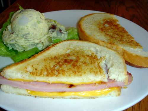 Ham and cheese sandwich - Grilled ham and cheese sandwich