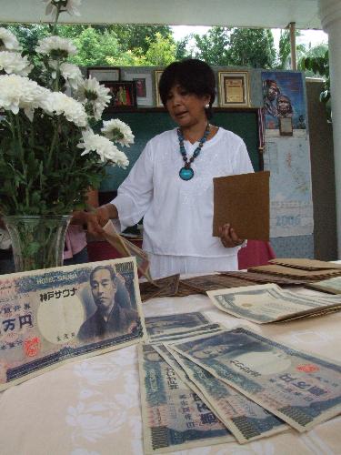 Kempe showing the lost and found US treasury bills - Photo shows Dr. Salvacion Legaspi-Kempe presenting the US treasury bills and federal reserve notes. Whether the items were genuine or fake, she needs proper authentication. But she says she is returning them to the US government.