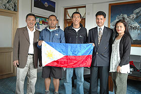 The Philippine Mt. Everest Expedition Team - I consider their reaching the summit of Mr. Everest as the Philippine&#039;s most shining moment...it is so touching how the Philippine team, short in training and logistics are able to endure the hardships in reaching the summit, successfully doing it for the sake of the country....