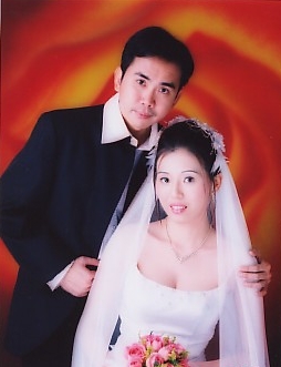 Wedding photo 1 - One of my wedding photo taken in Apr 2004, with my lovely wife.