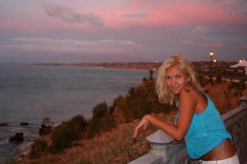 me - me posing