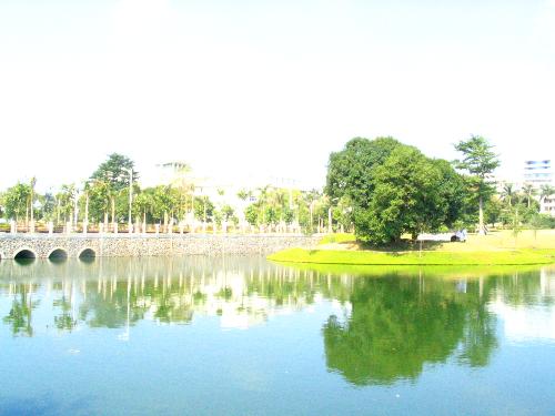 Lake of my Campus - Hi This is the lake of Zhanjiang Ocean University, isn't it beautiful? Andy