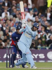 yuvraj batted beutifully - yuvi & sachin batted beautifully to set a target of 324 infront of england, to see india home atleast this time