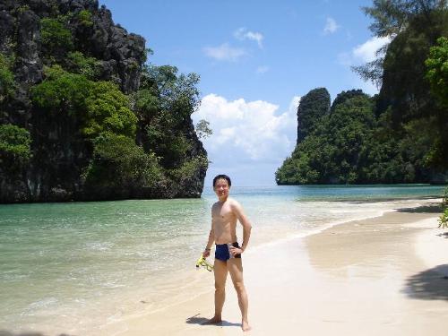 Hong Island white sandy beach - You can snorkeling and canoeing here. Paddle up gentleman!