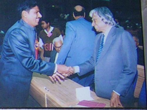 Dr.Abdul Kalam to seek his blessings - Received the prestigious SHRAMAHRI AWARD FROM  Shri.A B Vajpayee,the Hon'ble Prime Minister at a function held at the Plenary Hall of Vigyan Bhavan, New Delhi of February 24, 2001.The award is presented to workers in recognitionof their distinguished performance,innovative abilities,outstanding contribution in the field of productivity and exhibition of exceptional courage and presence of mind.After receipt of the award I proceeded towards  Dr.A P J Abdul Kalam to seek his blessings.