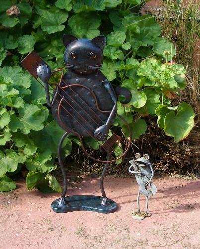 My Cat Guitarist - My wrought iron cat playing guitar