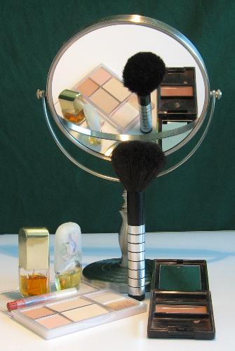 Gotta have a nirror! - Cosmetics are my addiction