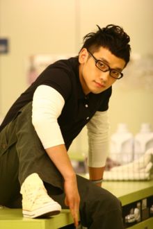 rain - tis is my favorate actor.. hehe.. he's cool man... i like him vry much.. he's korean...i like to see his dance... XD XD