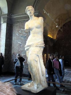 A Brawl over Venus de Milos - How she lost her arm - A Brawl over Venus de Milos - How she lost her arms