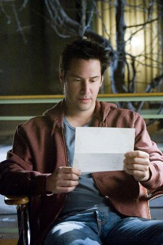 alex reading a letter - the lake house