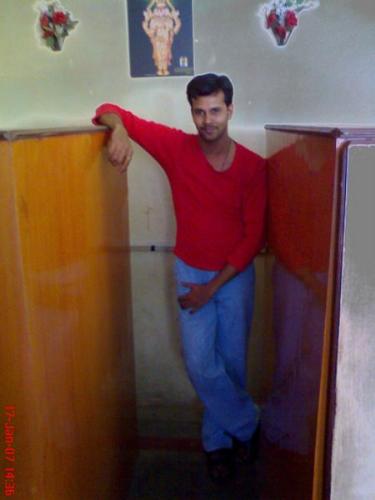 Its me!! - Its me in hari internet cafe,picture taken by sohail.